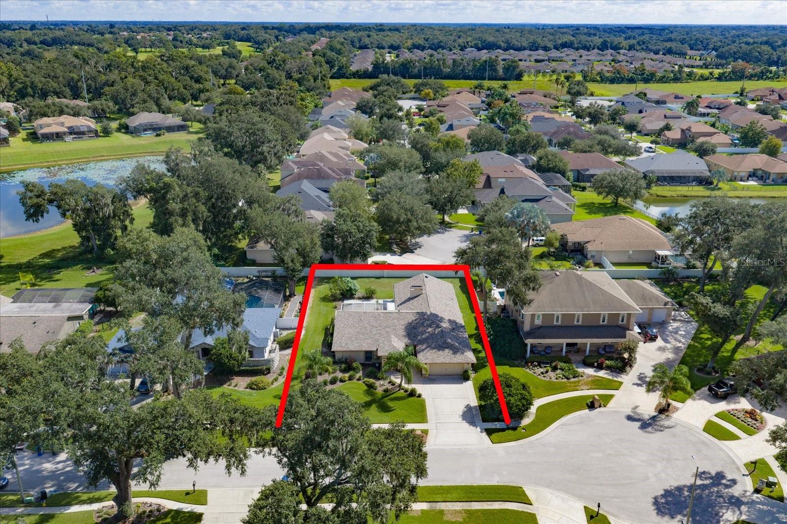 Beautiful Valrico Oaks surrounded by lakes and beautiful estate homes.