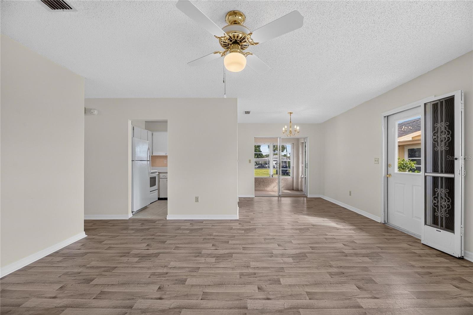1904 CANTERBURY LANE, #18, Sun City Center, FL 33573
