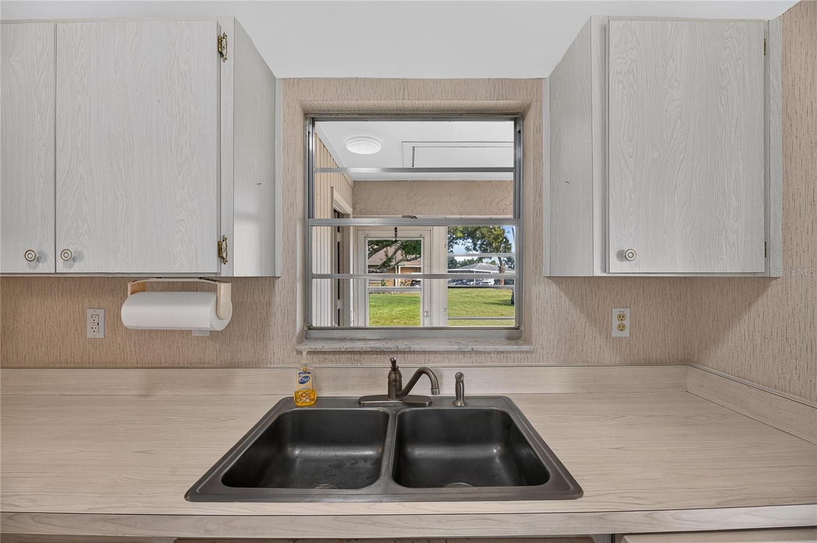 1904 CANTERBURY LANE, #18, Sun City Center, FL 33573