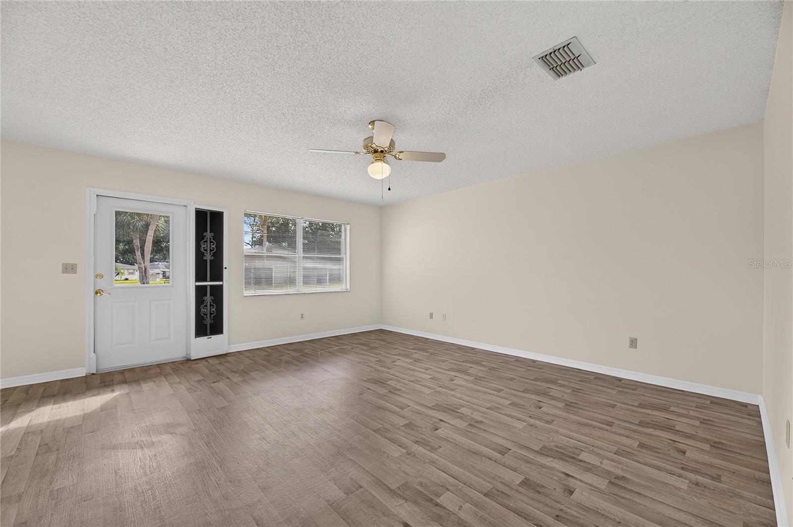 1904 CANTERBURY LANE, #18, Sun City Center, FL 33573