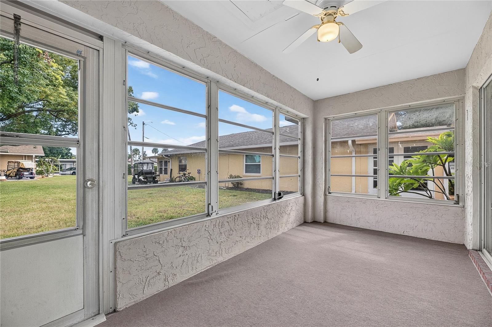 1904 CANTERBURY LANE, #18, Sun City Center, FL 33573