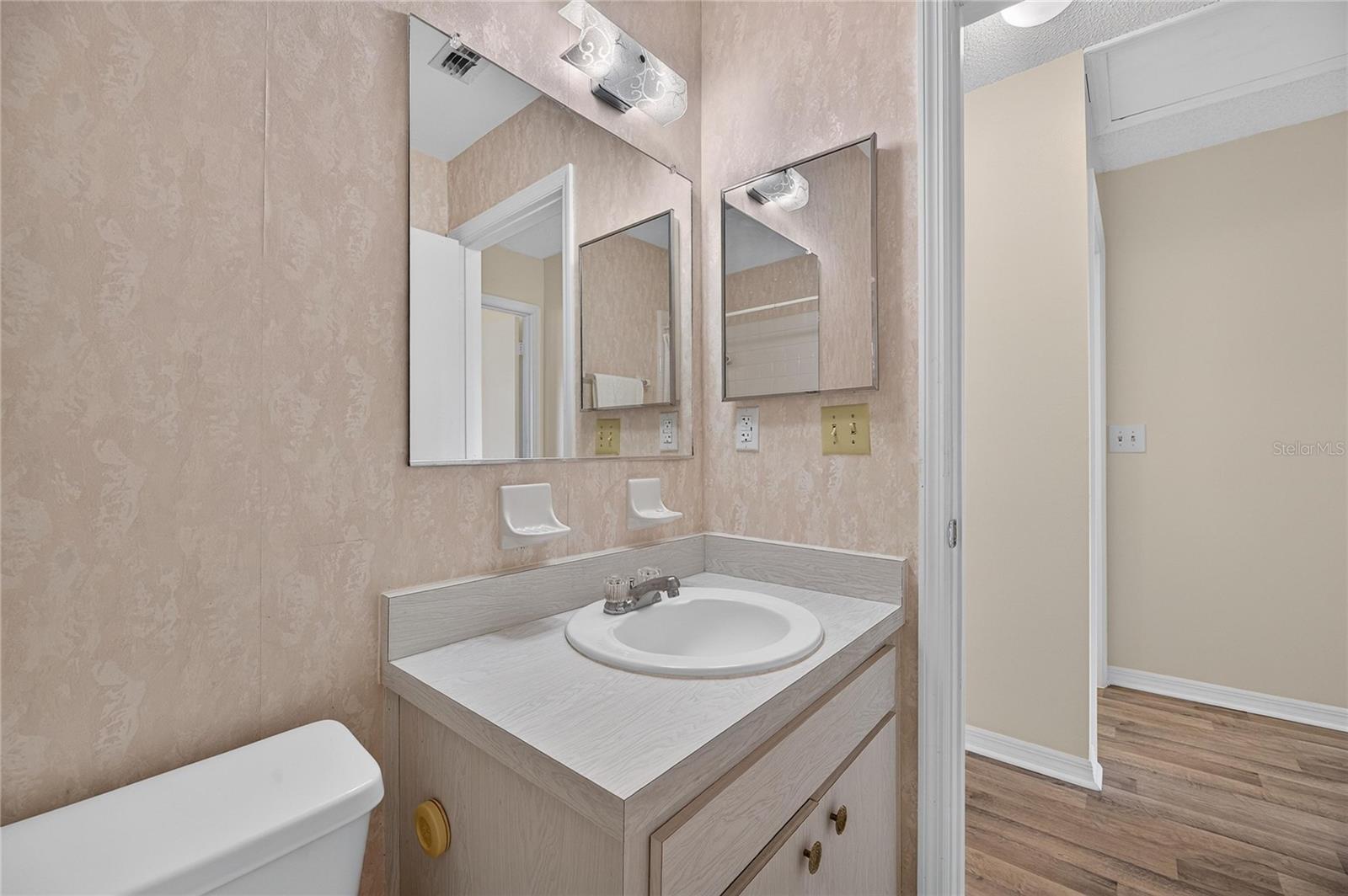 1904 CANTERBURY LANE, #18, Sun City Center, FL 33573