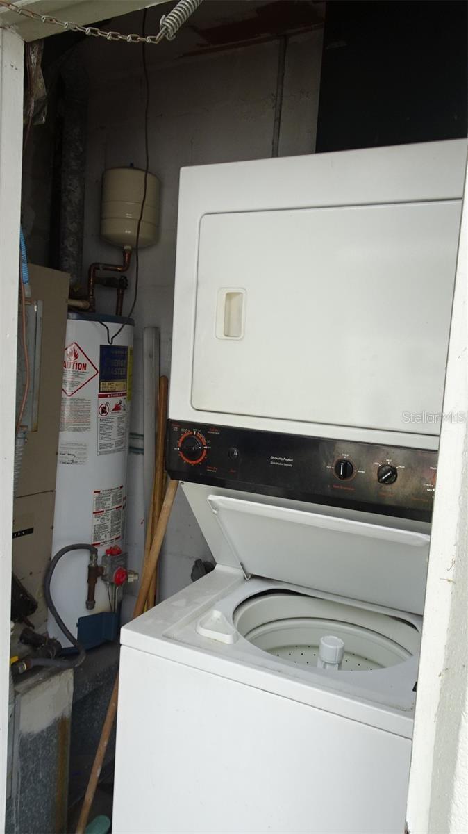 Washer/dryer included.