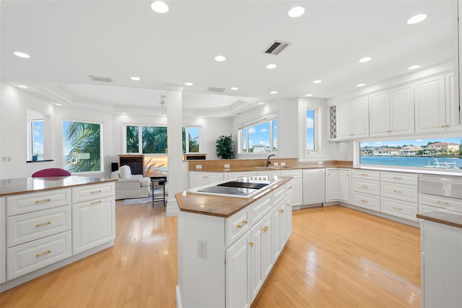 6130 KIPPS COLONY DRIVE W, Gulfport, FL 33707