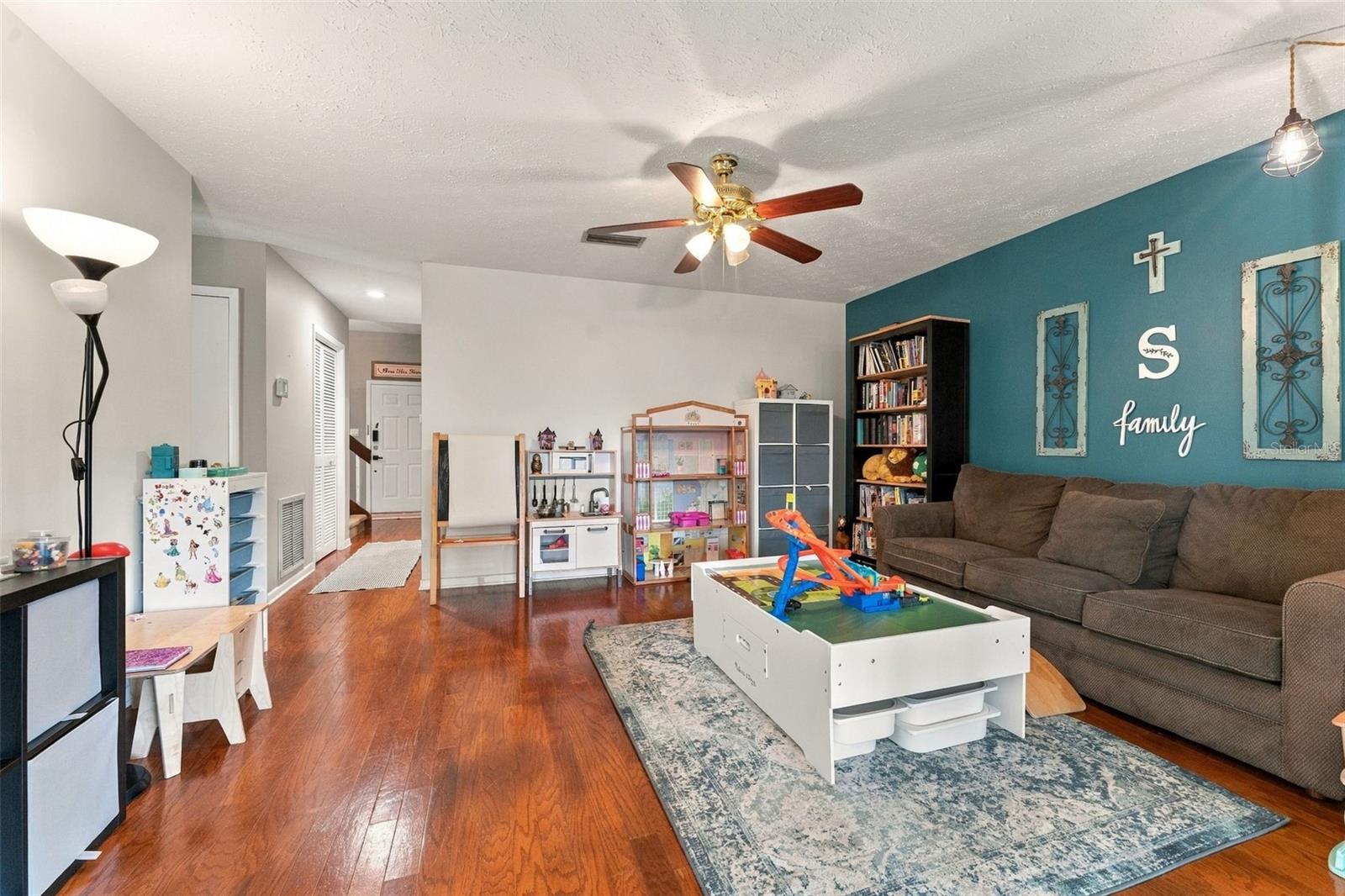 15801 COUNTRY LAKE DRIVE, Tampa, FL 33624