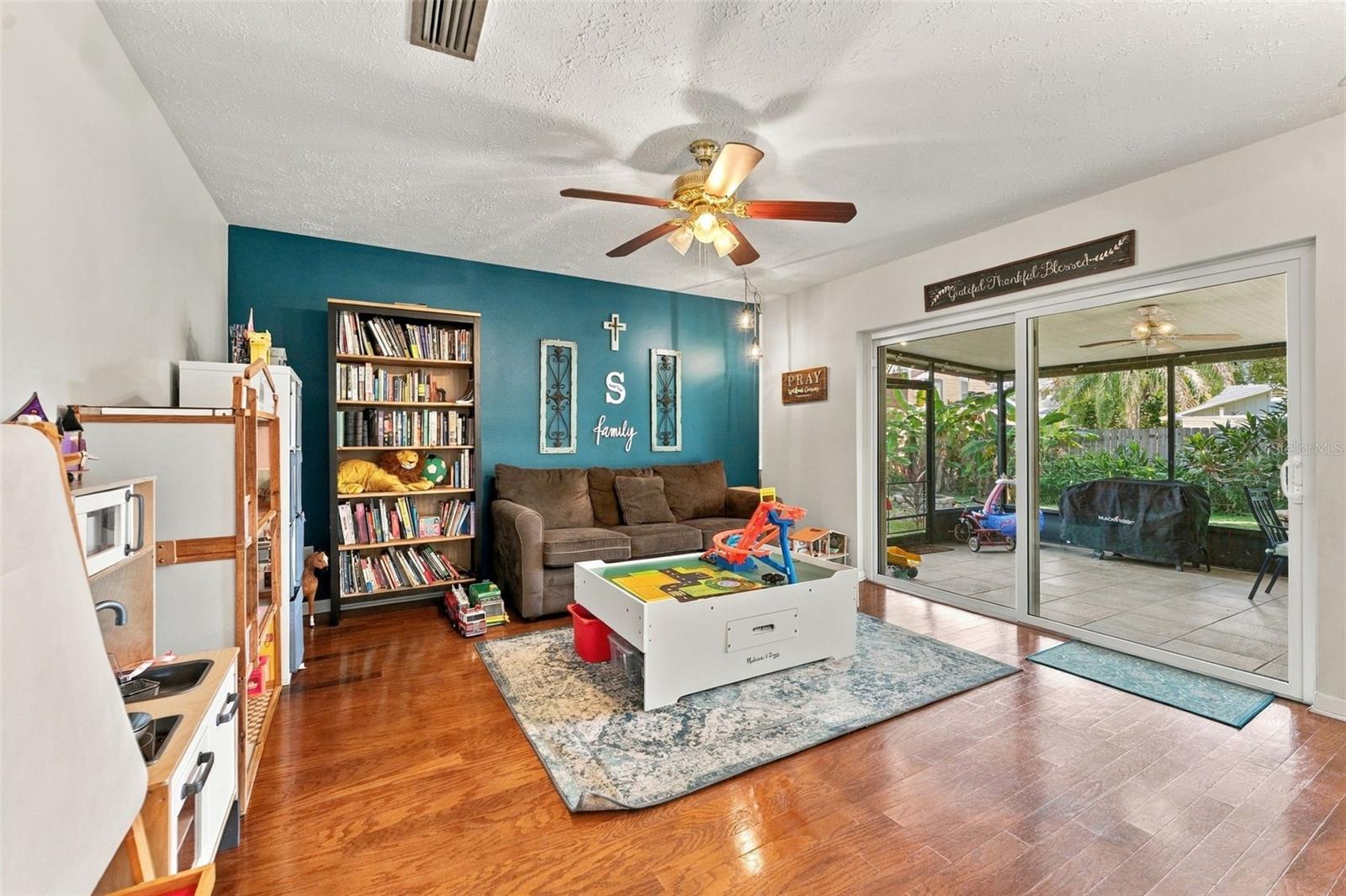 15801 COUNTRY LAKE DRIVE, Tampa, FL 33624