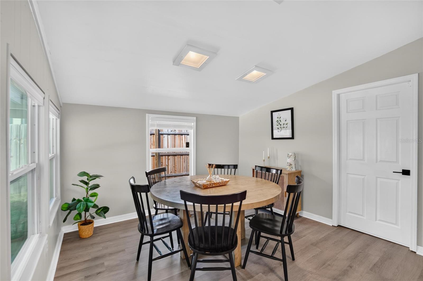 835 54TH AVENUE N, St Petersburg, FL 33703