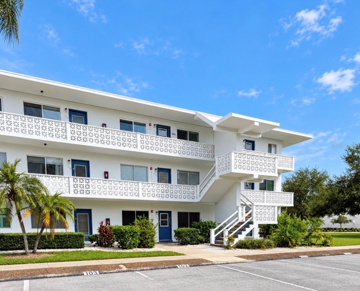 Top floor unit 302