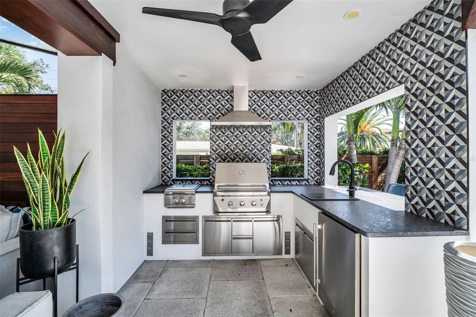 531 RAFAEL BOULEVARD NE, St Petersburg, FL 33704