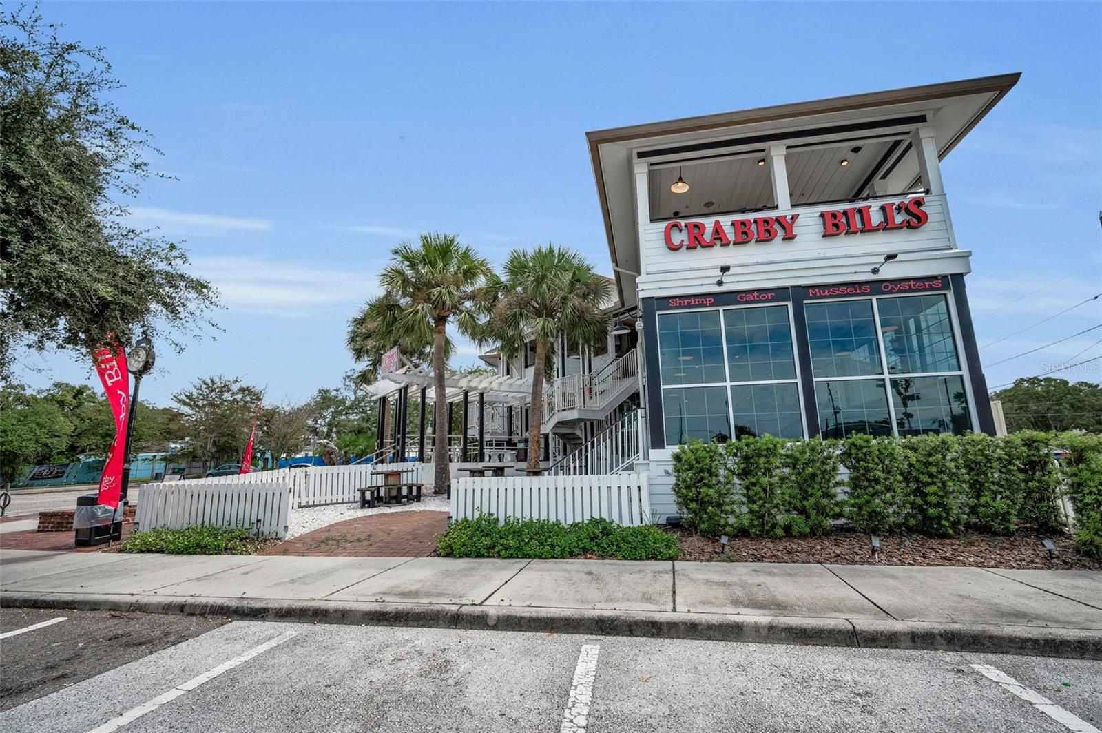 Walk to Crabby Bills