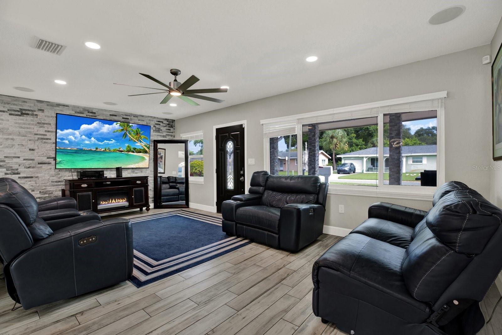 1000 59TH AVENUE S, St Petersburg, FL 33705 1000 59TH AVENUE S, St Petersburg, FL 33705