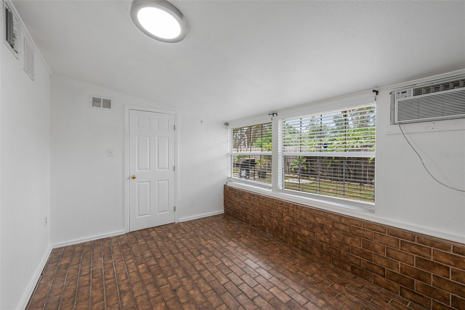 3705 W TYSON AVENUE, Tampa, FL 33611
