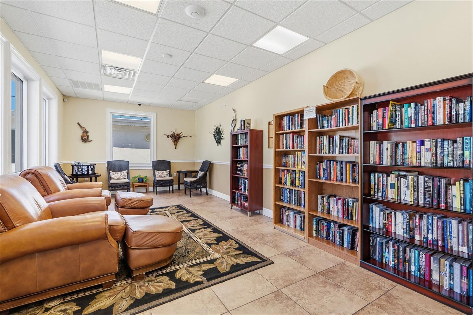 COMMUNITY CENTER LIBRARY