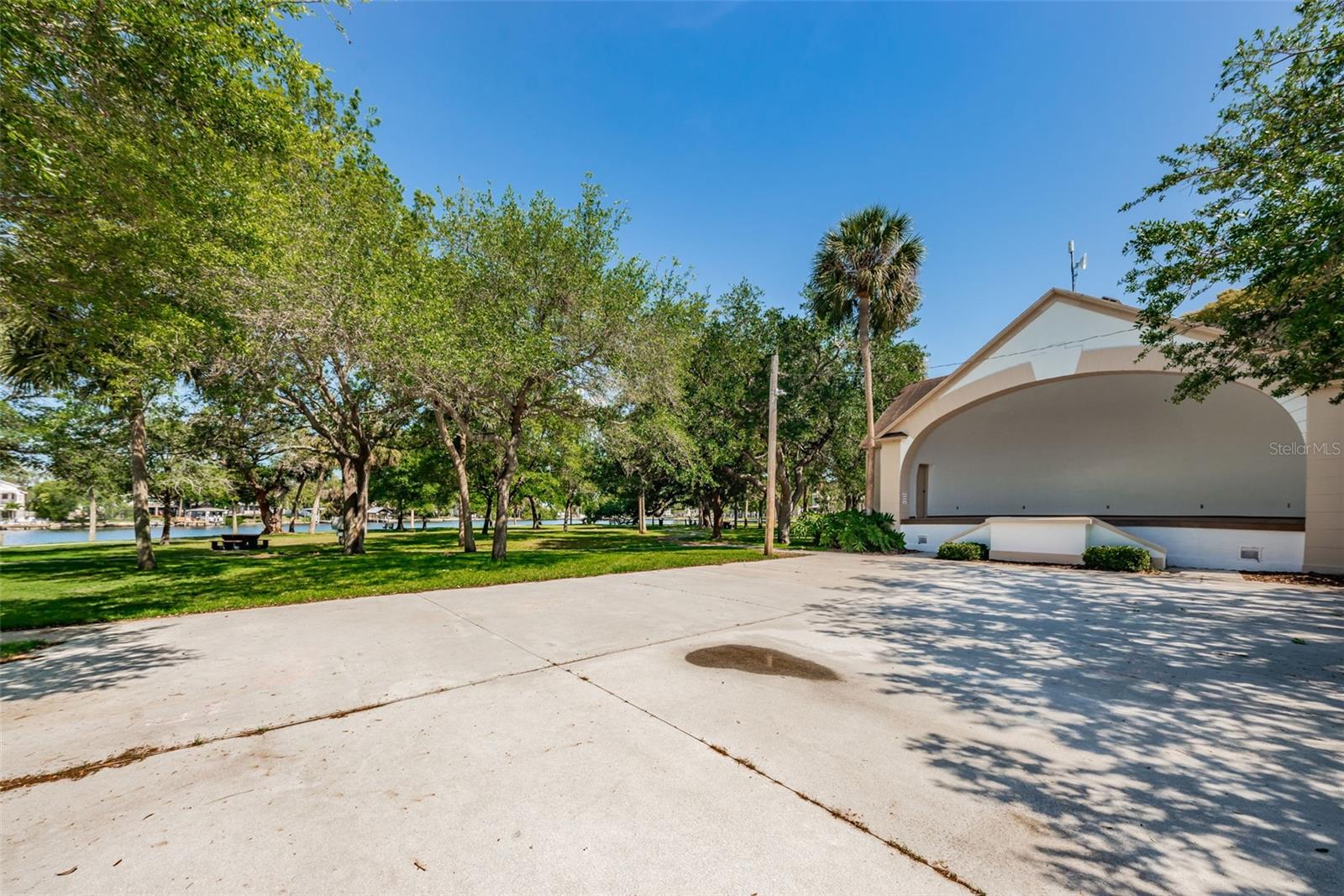 18 DRURY LANE, Tarpon Springs, FL 34689