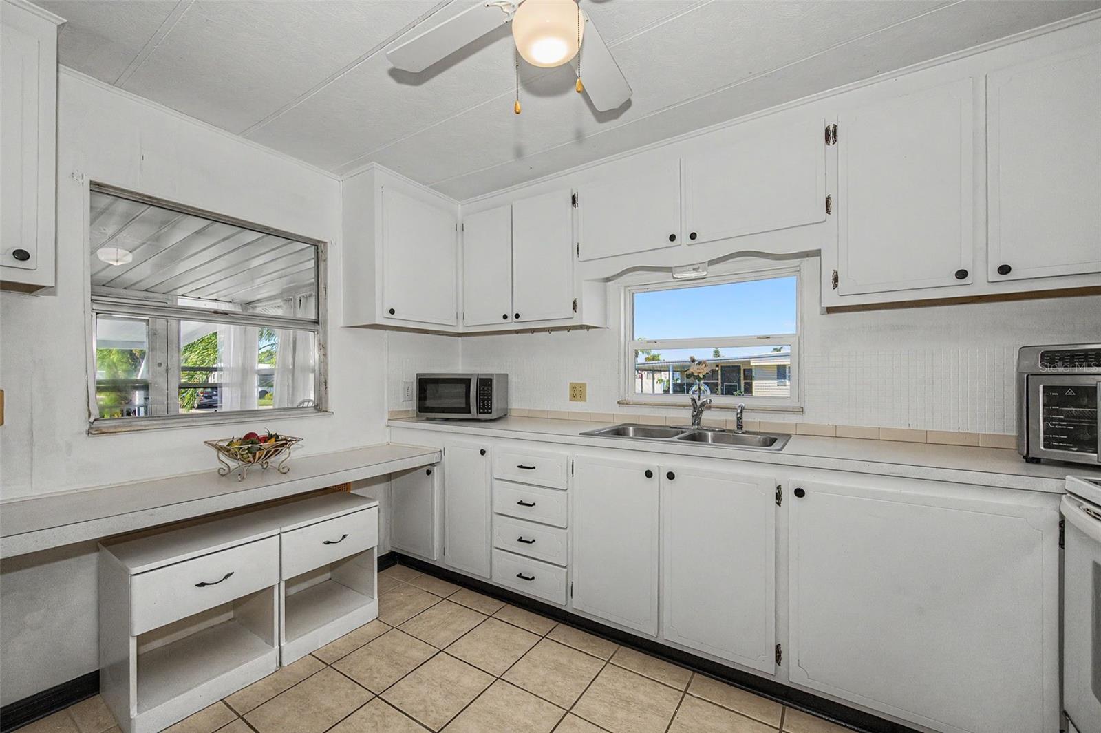 18 DRURY LANE, Tarpon Springs, FL 34689