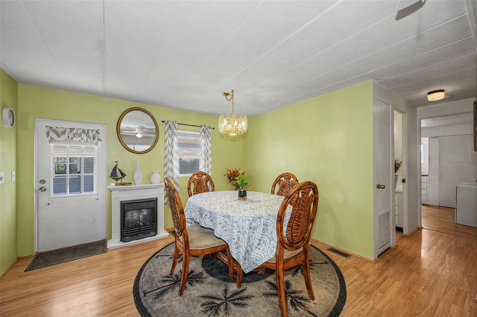 18 DRURY LANE, Tarpon Springs, FL 34689