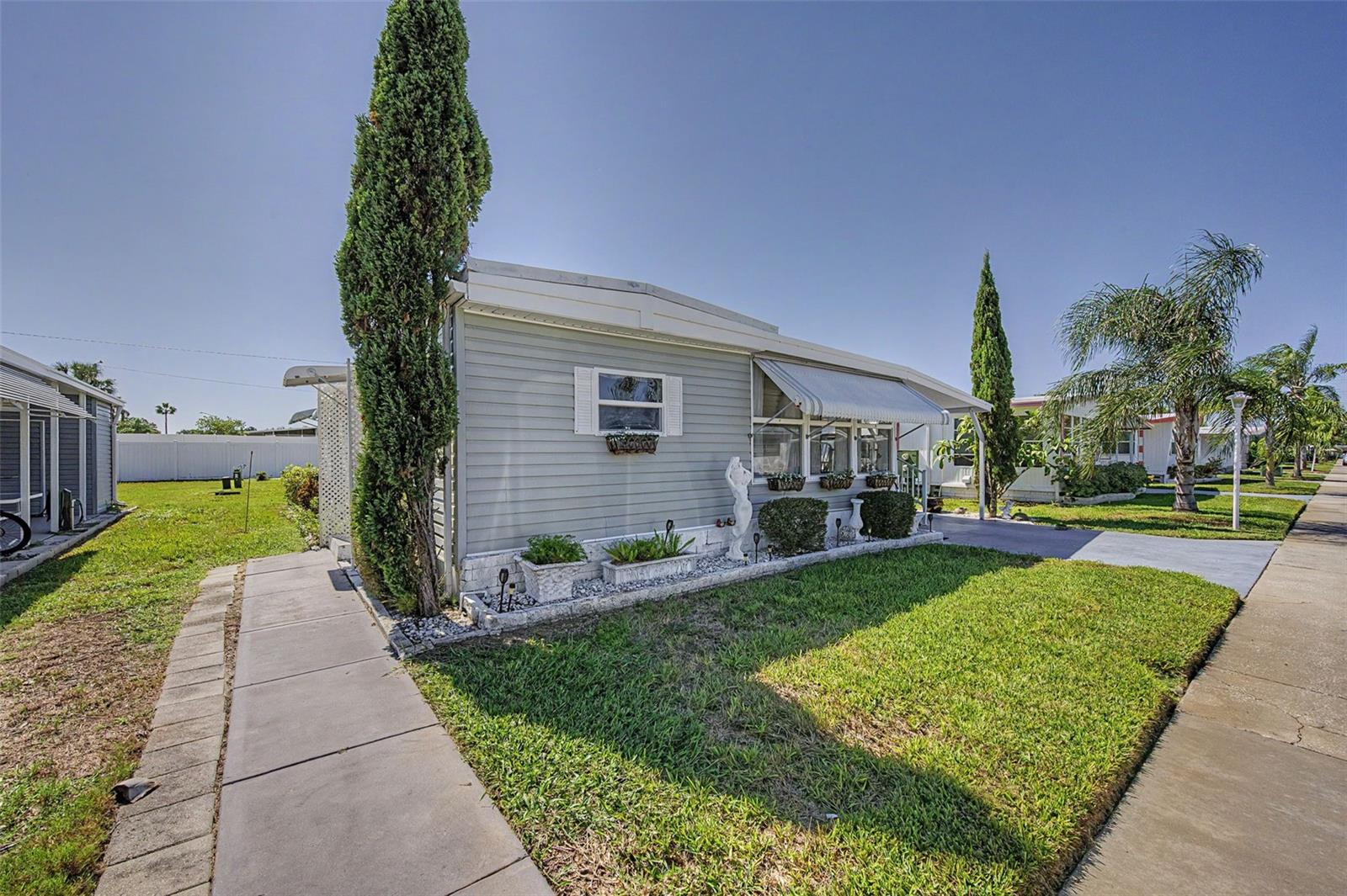 18 DRURY LANE, Tarpon Springs, FL 34689