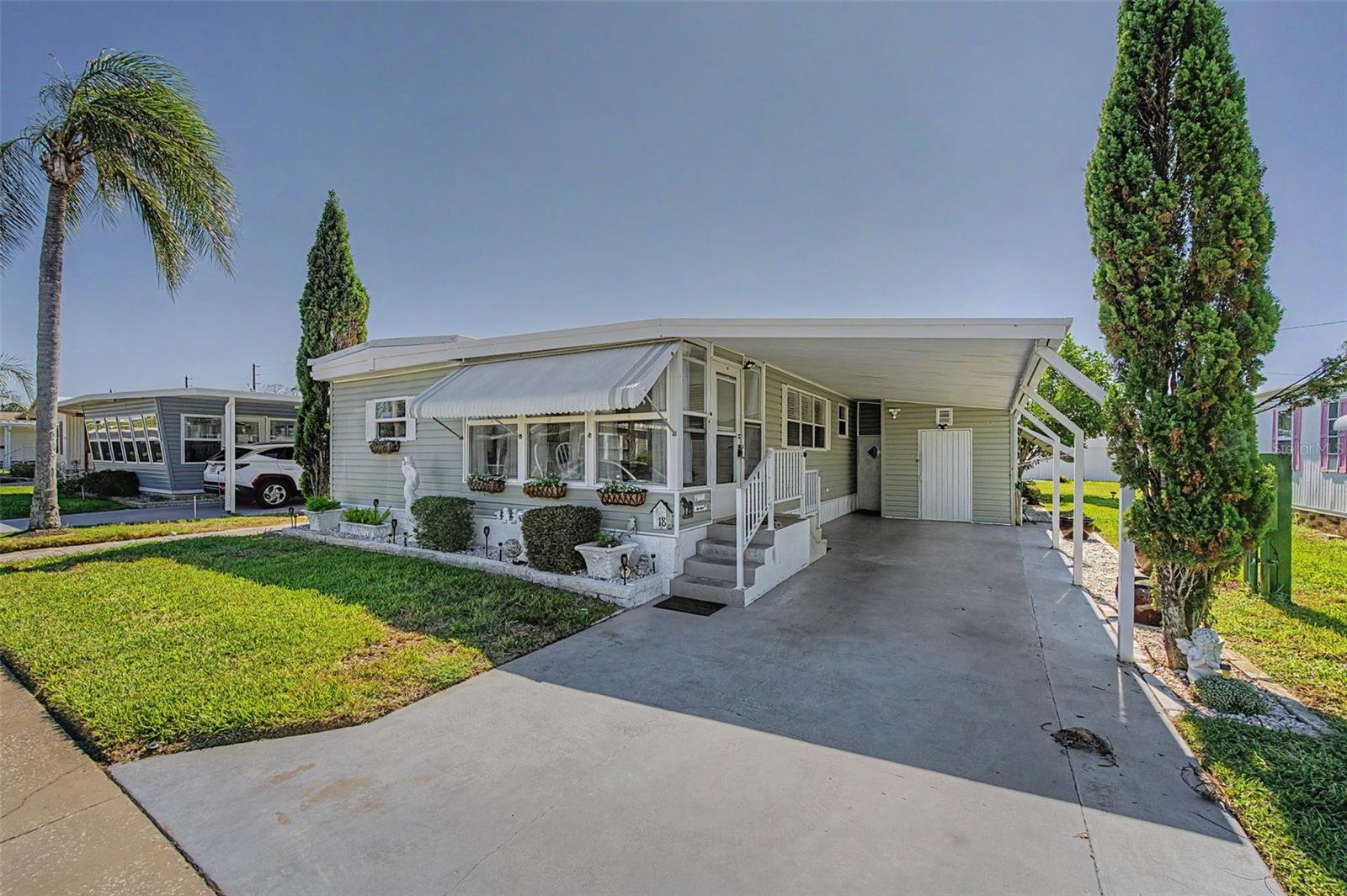 18 DRURY LANE, Tarpon Springs, FL 34689