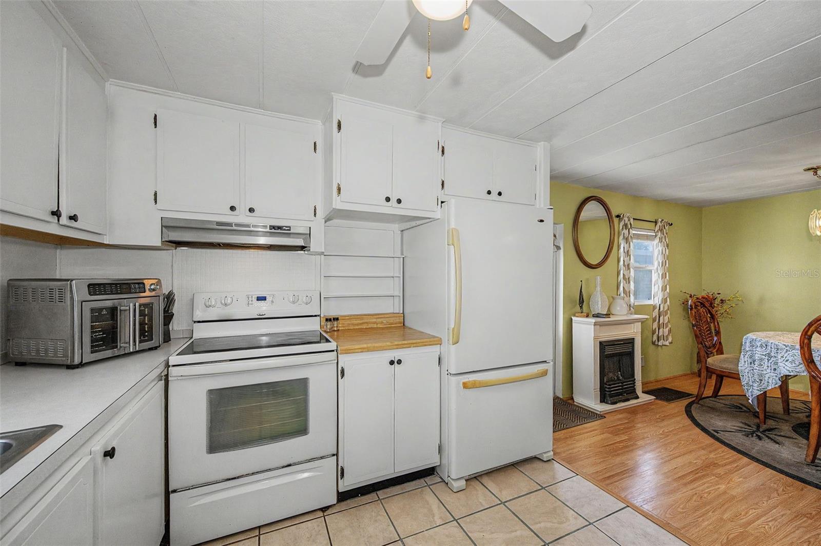 18 DRURY LANE, Tarpon Springs, FL 34689