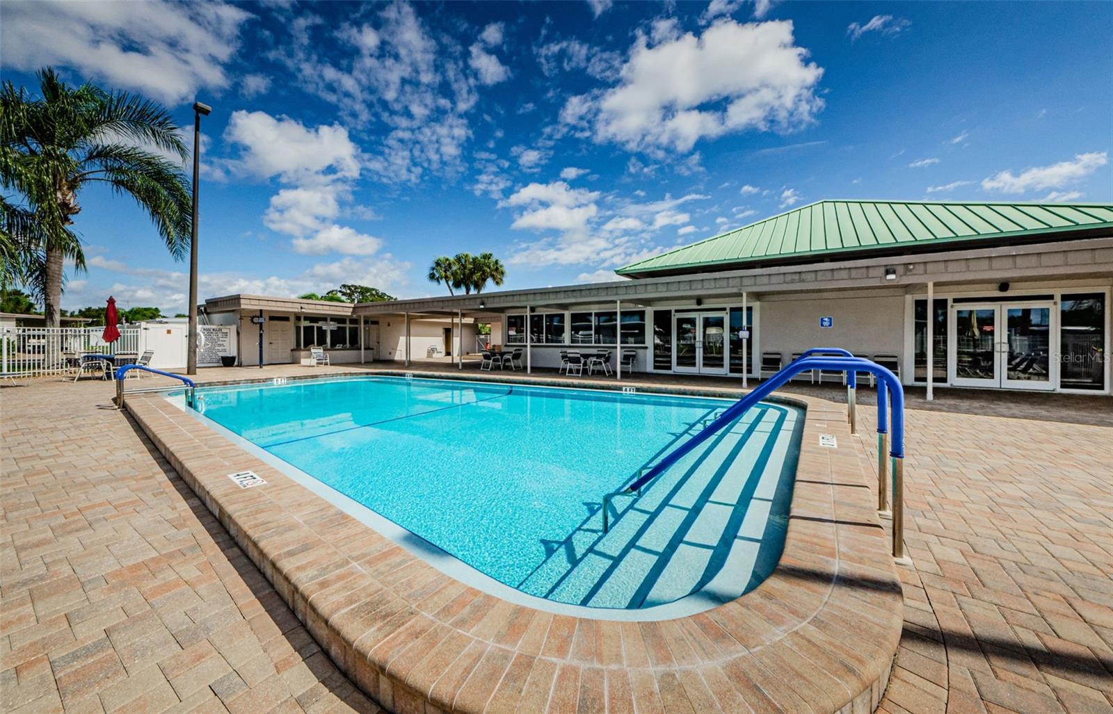 18 DRURY LANE, Tarpon Springs, FL 34689
