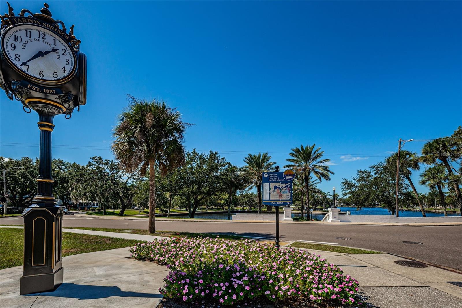 18 DRURY LANE, Tarpon Springs, FL 34689