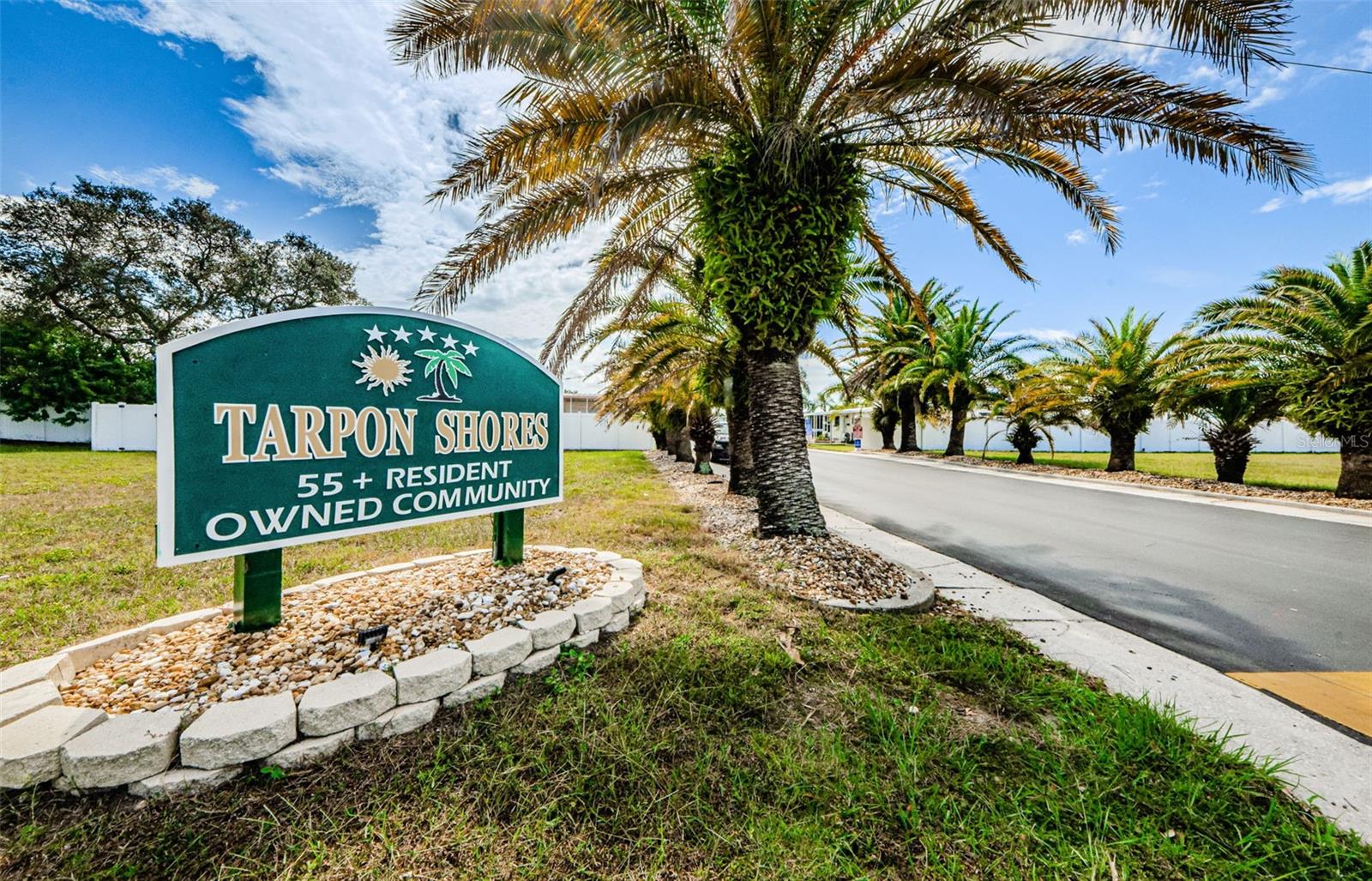 18 DRURY LANE, Tarpon Springs, FL 34689