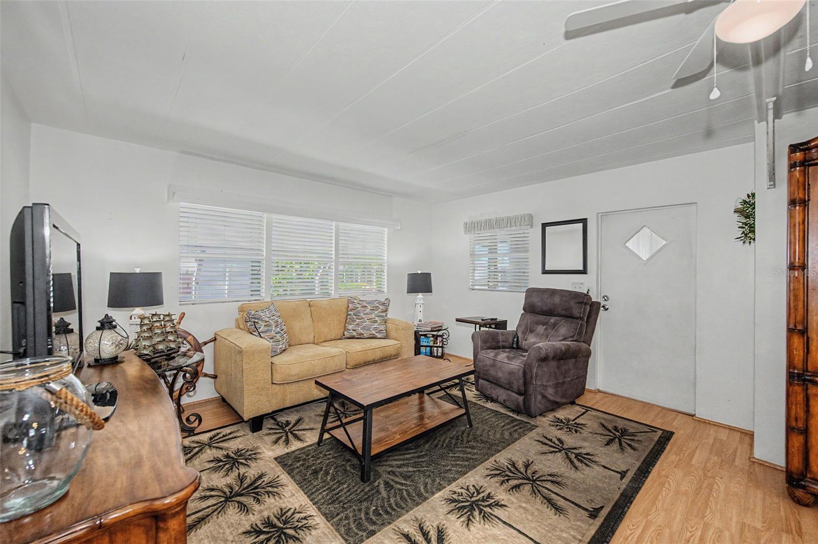 18 DRURY LANE, Tarpon Springs, FL 34689