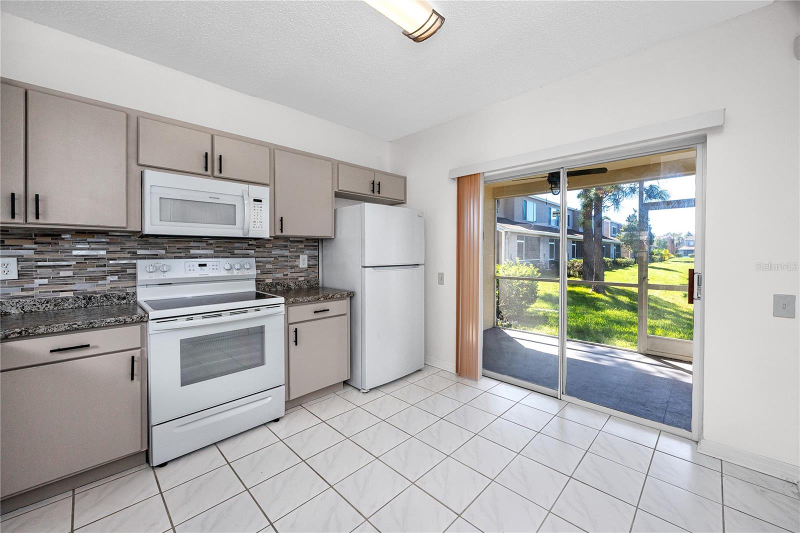 Kitchen  -6229 Bayside Key Dr, Tampa, FL 33615