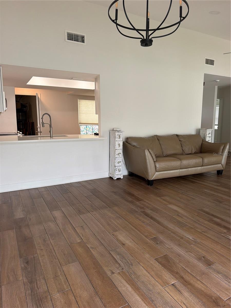 11012 ASHBOURNE CIRCLE, Tampa, FL 33624