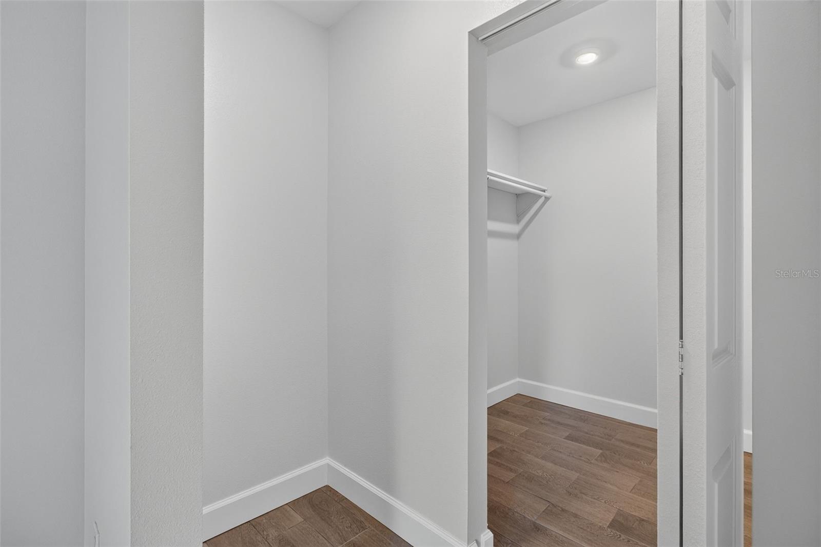 Vanity space/storage and walk-in closet