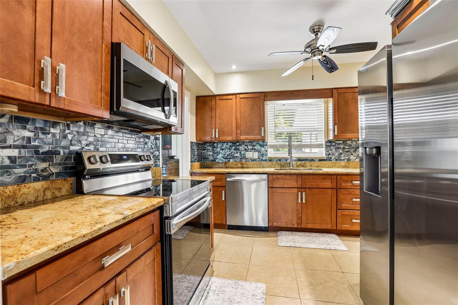 398 COLONY POINT ROAD S, St Petersburg, FL 33705