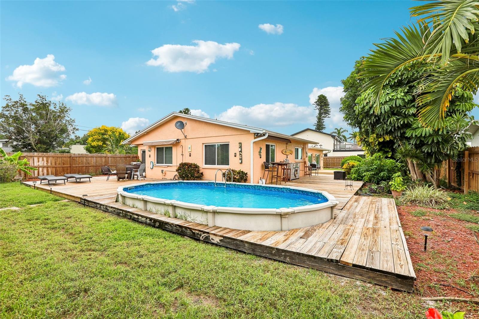 398 COLONY POINT ROAD S, St Petersburg, FL 33705