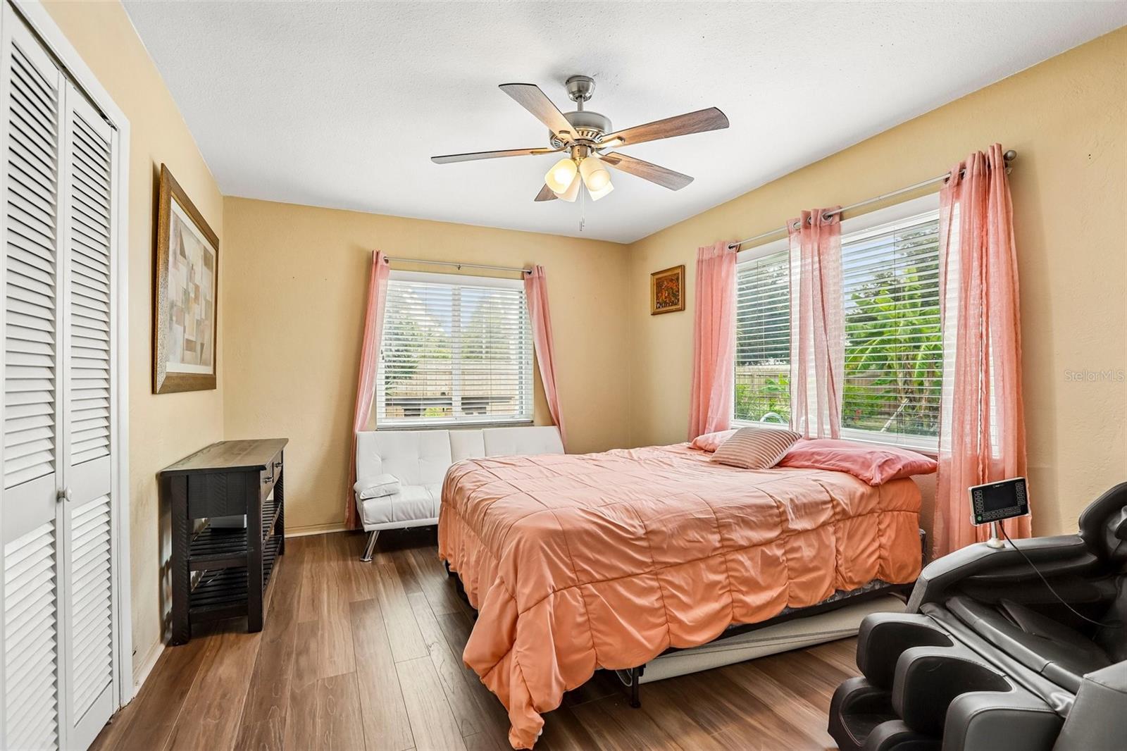 398 COLONY POINT ROAD S, St Petersburg, FL 33705