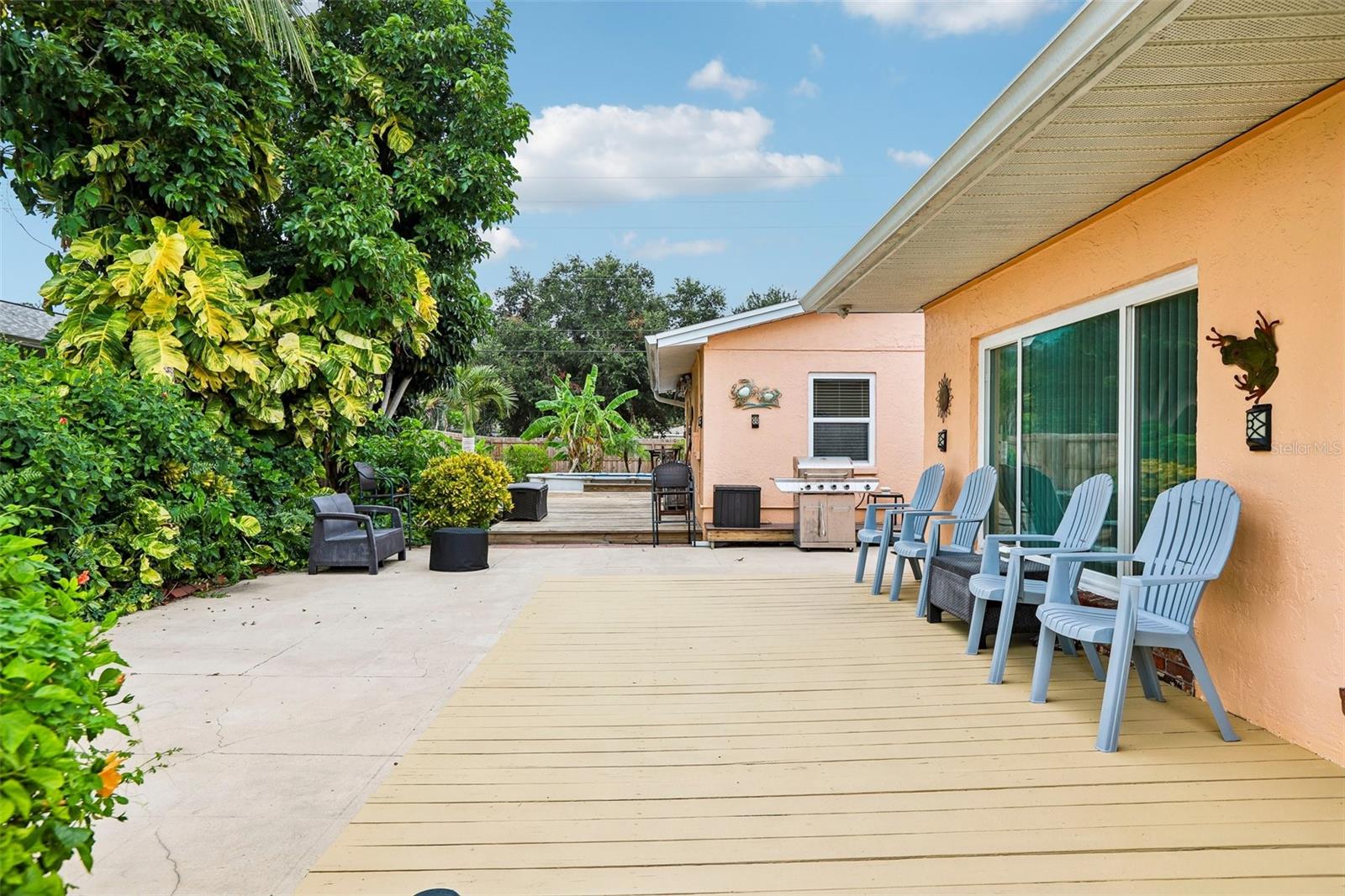 398 COLONY POINT ROAD S, St Petersburg, FL 33705
