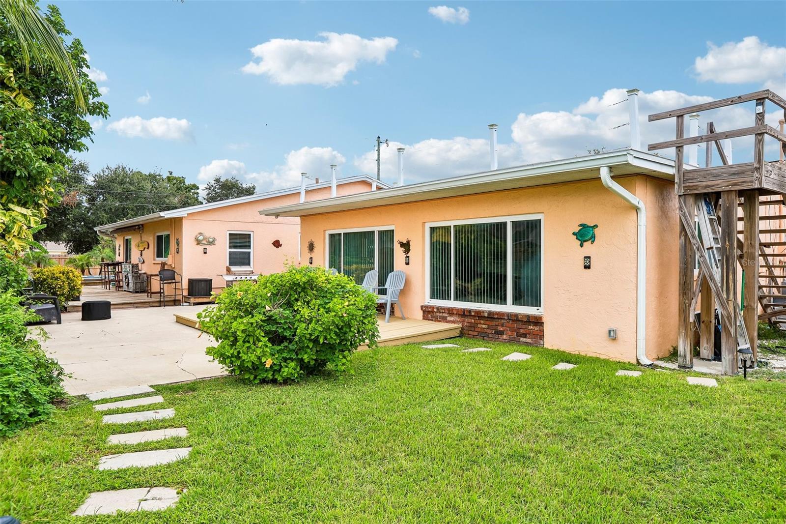 398 COLONY POINT ROAD S, St Petersburg, FL 33705