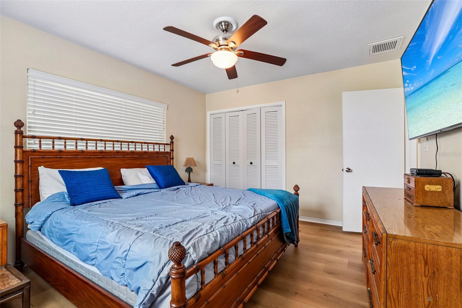 398 COLONY POINT ROAD S, St Petersburg, FL 33705