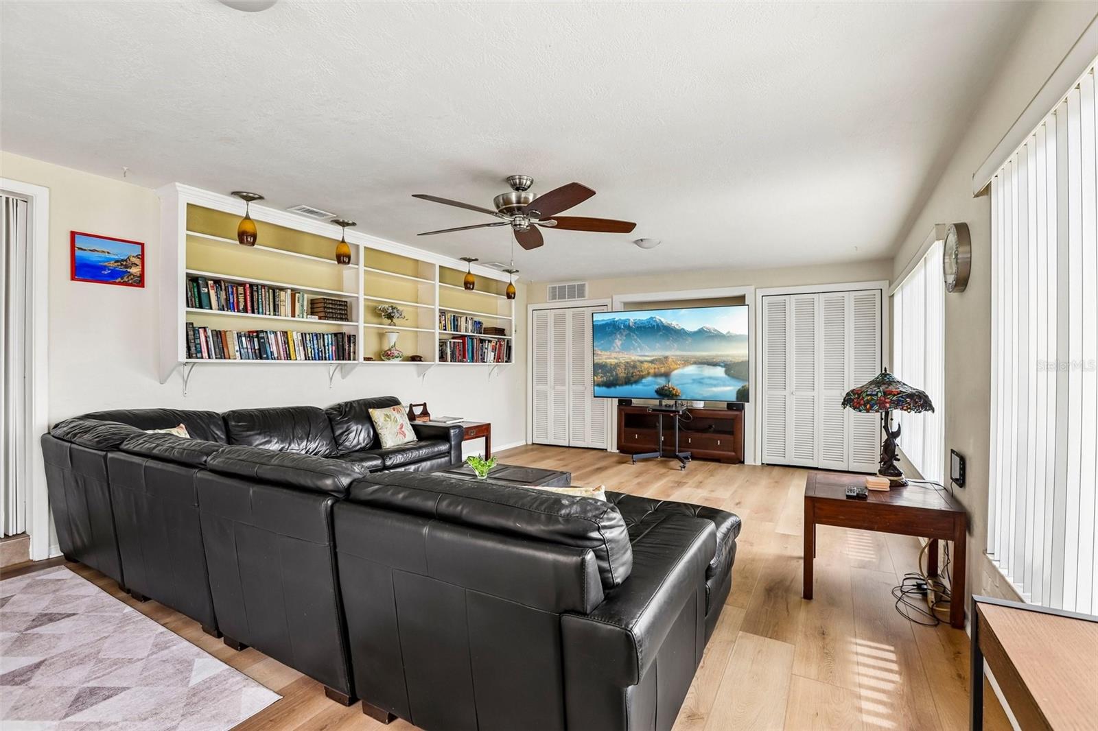 398 COLONY POINT ROAD S, St Petersburg, FL 33705