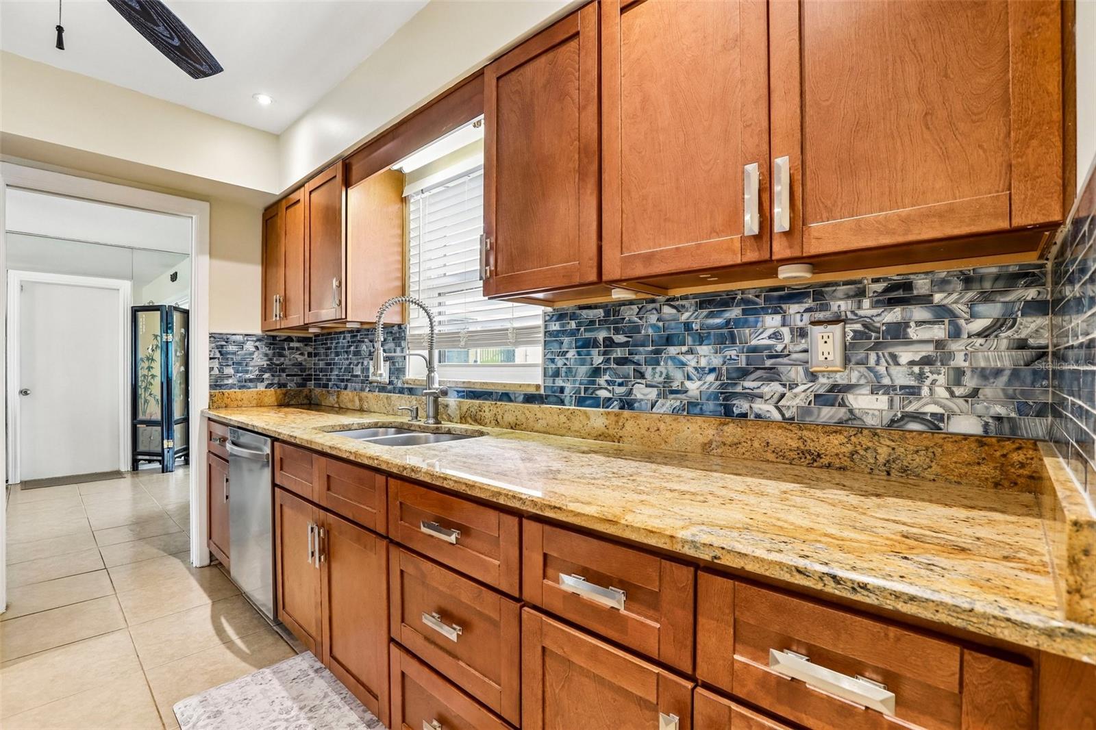 398 COLONY POINT ROAD S, St Petersburg, FL 33705