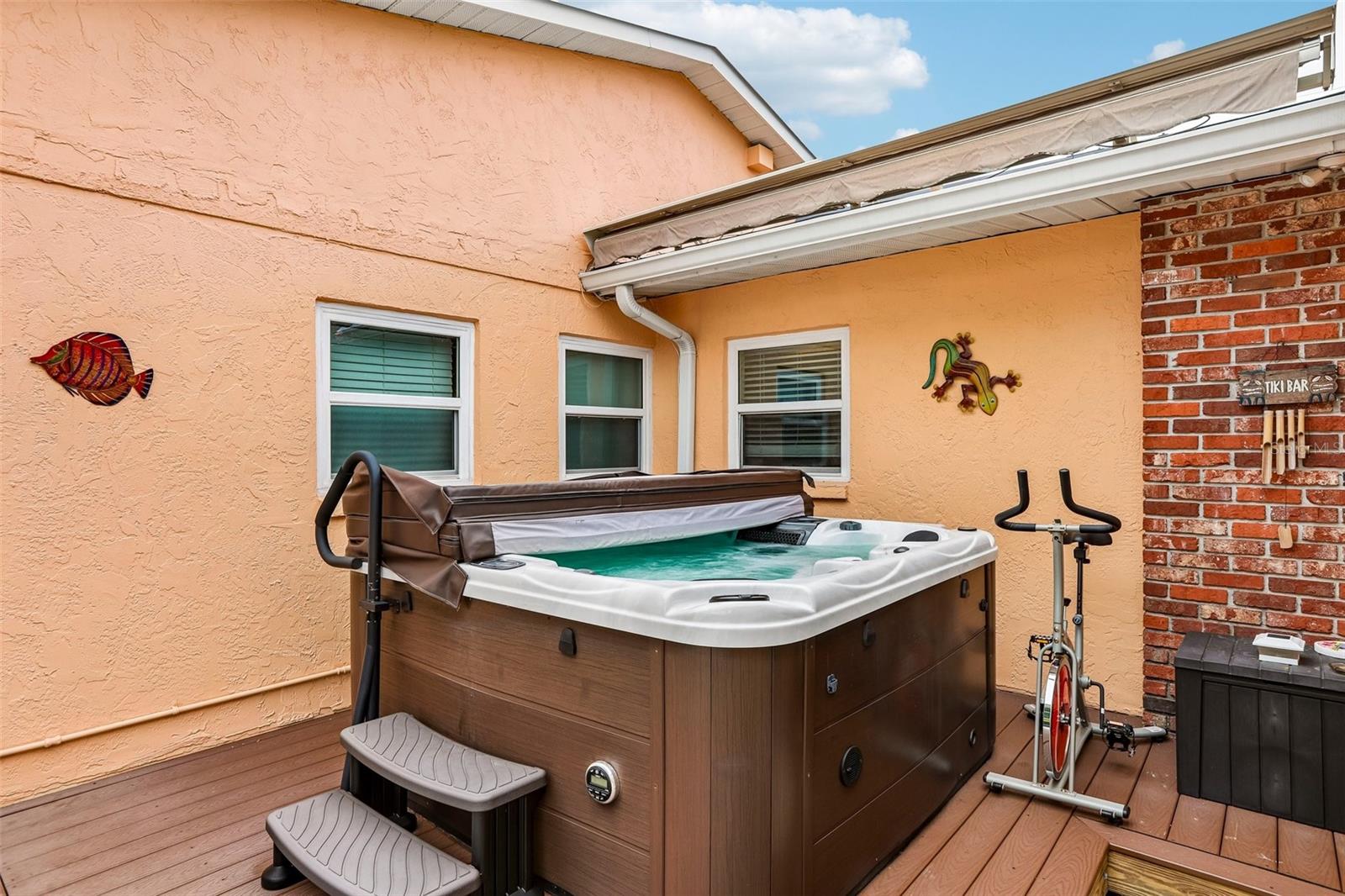 398 COLONY POINT ROAD S, St Petersburg, FL 33705