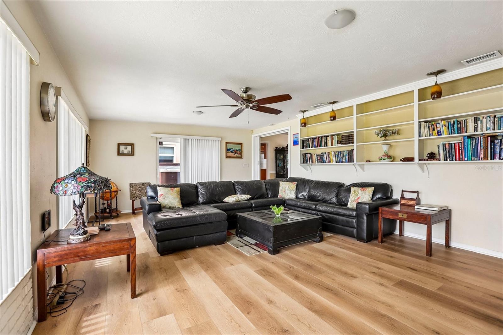 398 COLONY POINT ROAD S, St Petersburg, FL 33705