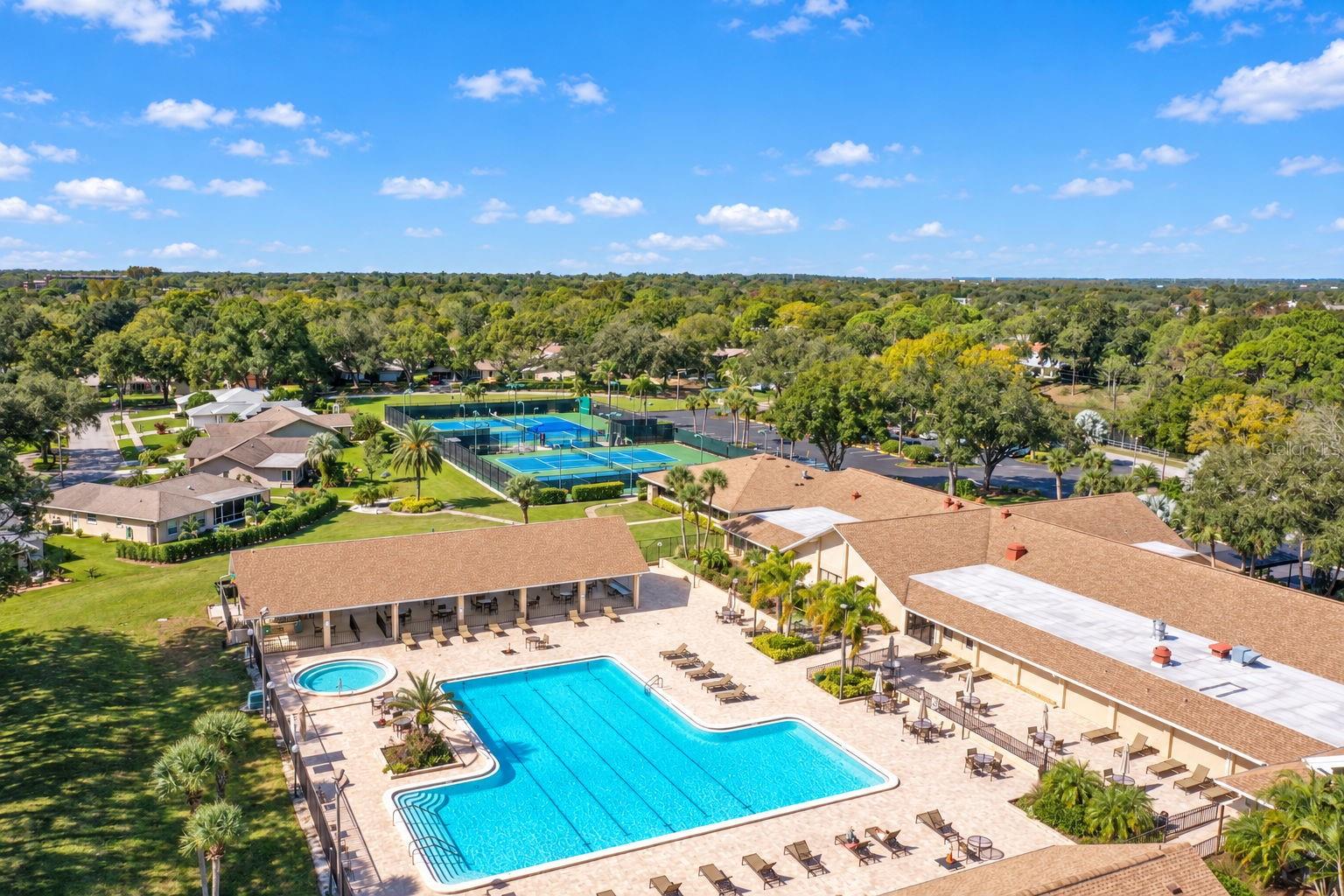 913 SUTTON PLACE, Palm Harbor, FL 34684