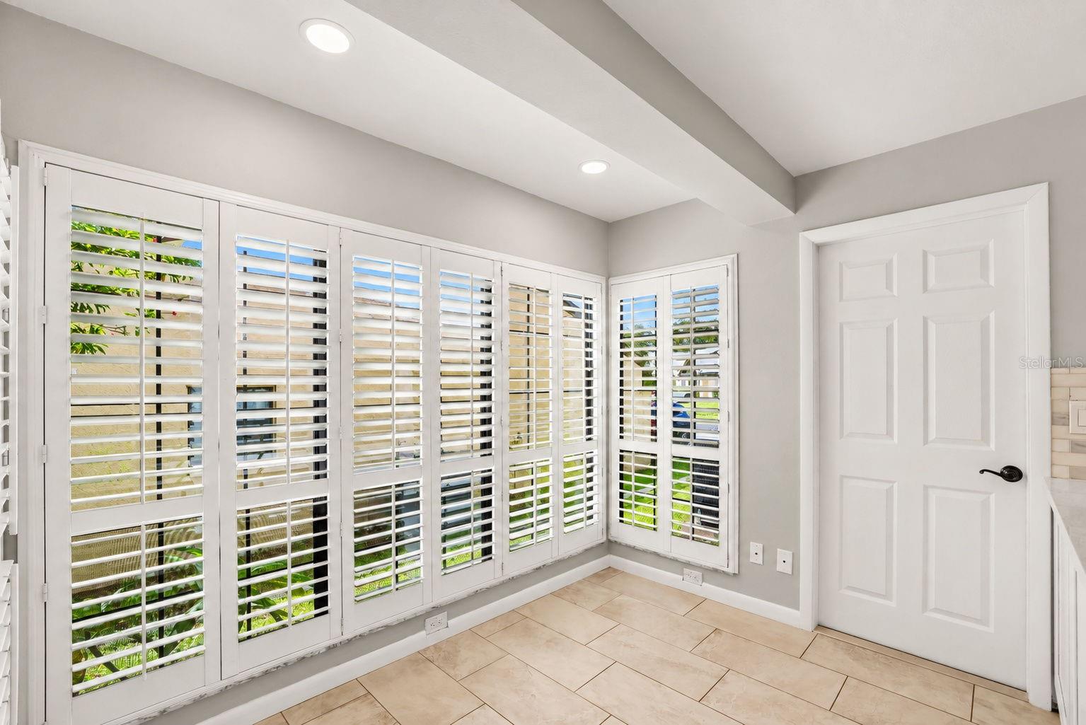 913 SUTTON PLACE, Palm Harbor, FL 34684