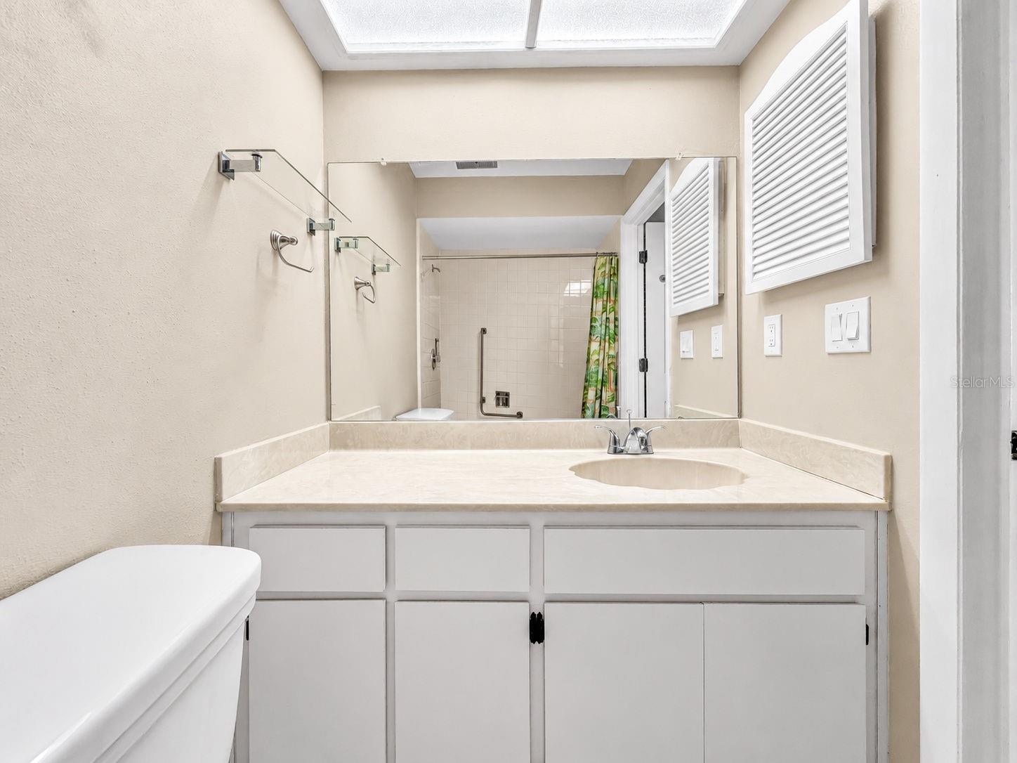 913 SUTTON PLACE, Palm Harbor, FL 34684