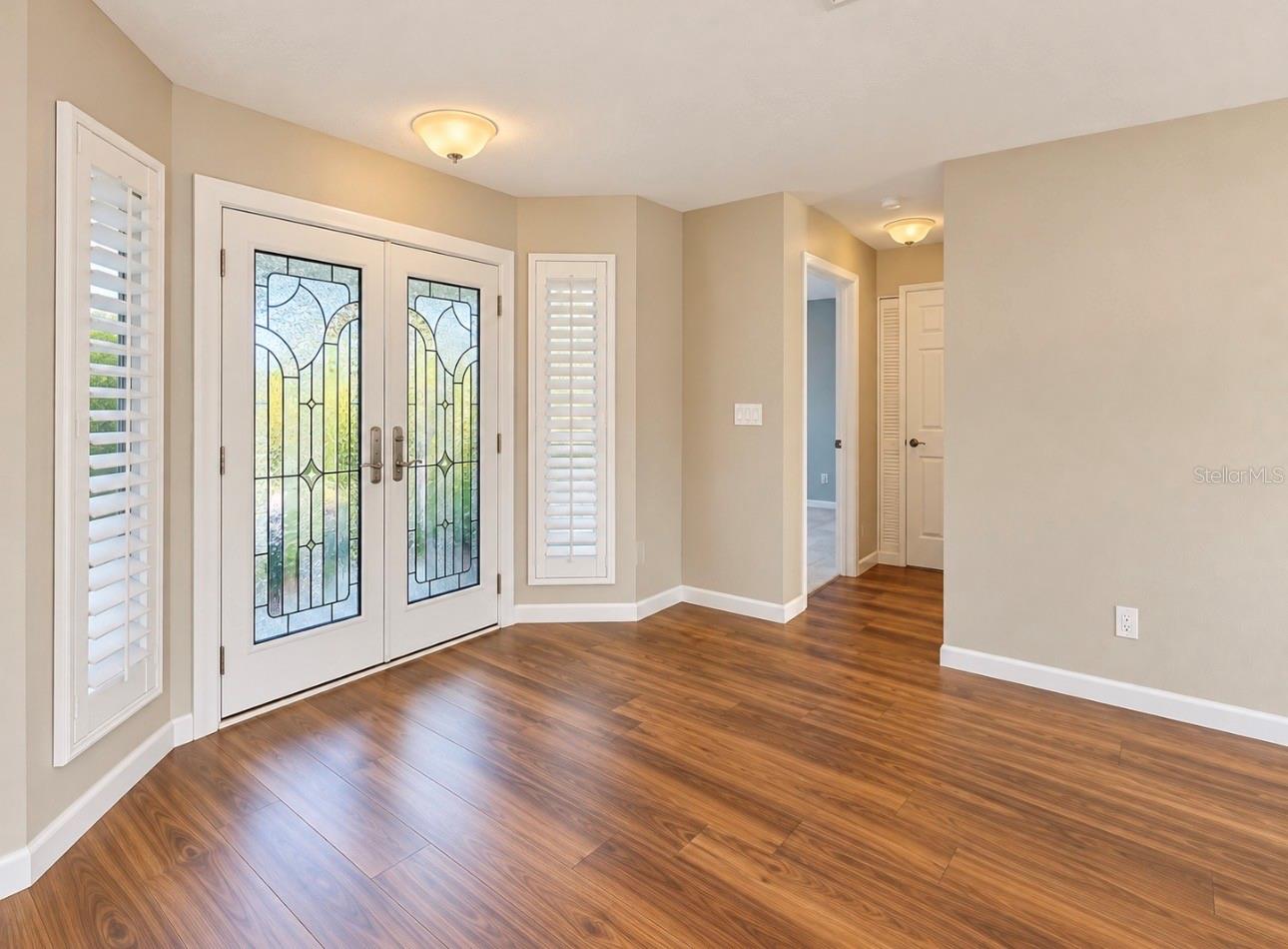 913 SUTTON PLACE, Palm Harbor, FL 34684