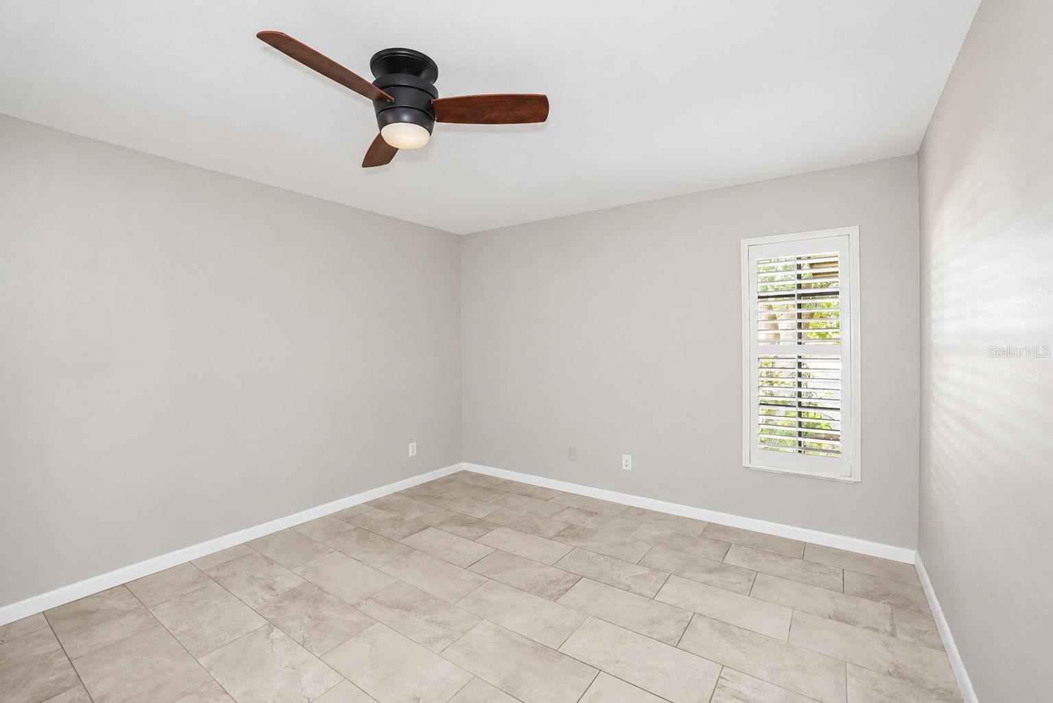 913 SUTTON PLACE, Palm Harbor, FL 34684