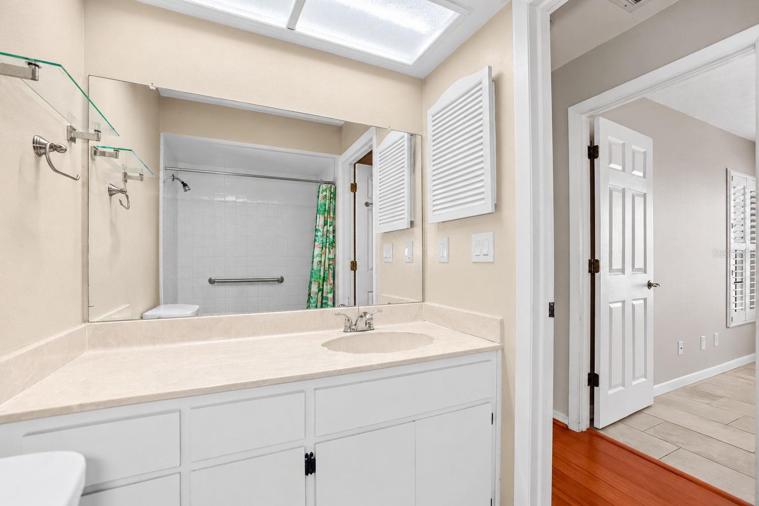 913 SUTTON PLACE, Palm Harbor, FL 34684