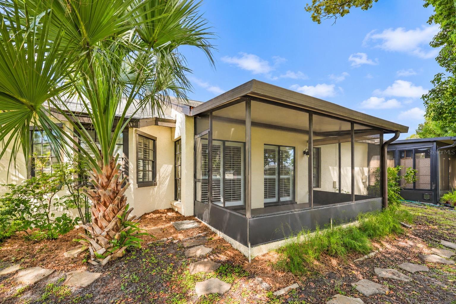 913 SUTTON PLACE, Palm Harbor, FL 34684