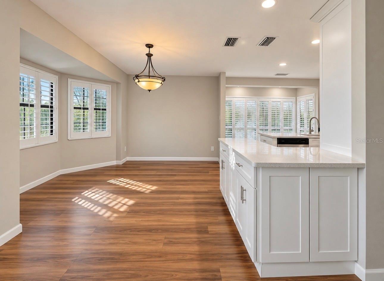 913 SUTTON PLACE, Palm Harbor, FL 34684