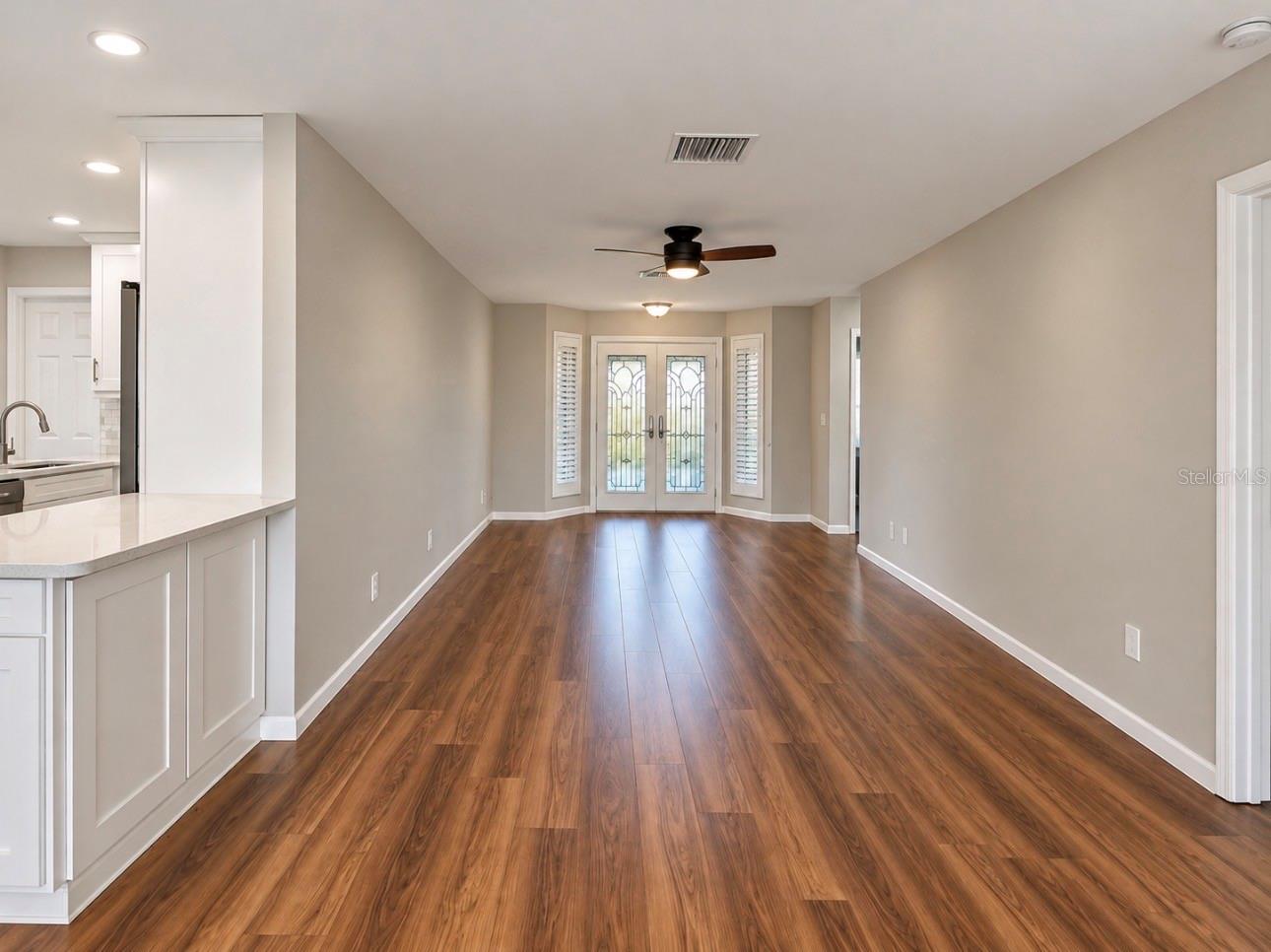 913 SUTTON PLACE, Palm Harbor, FL 34684