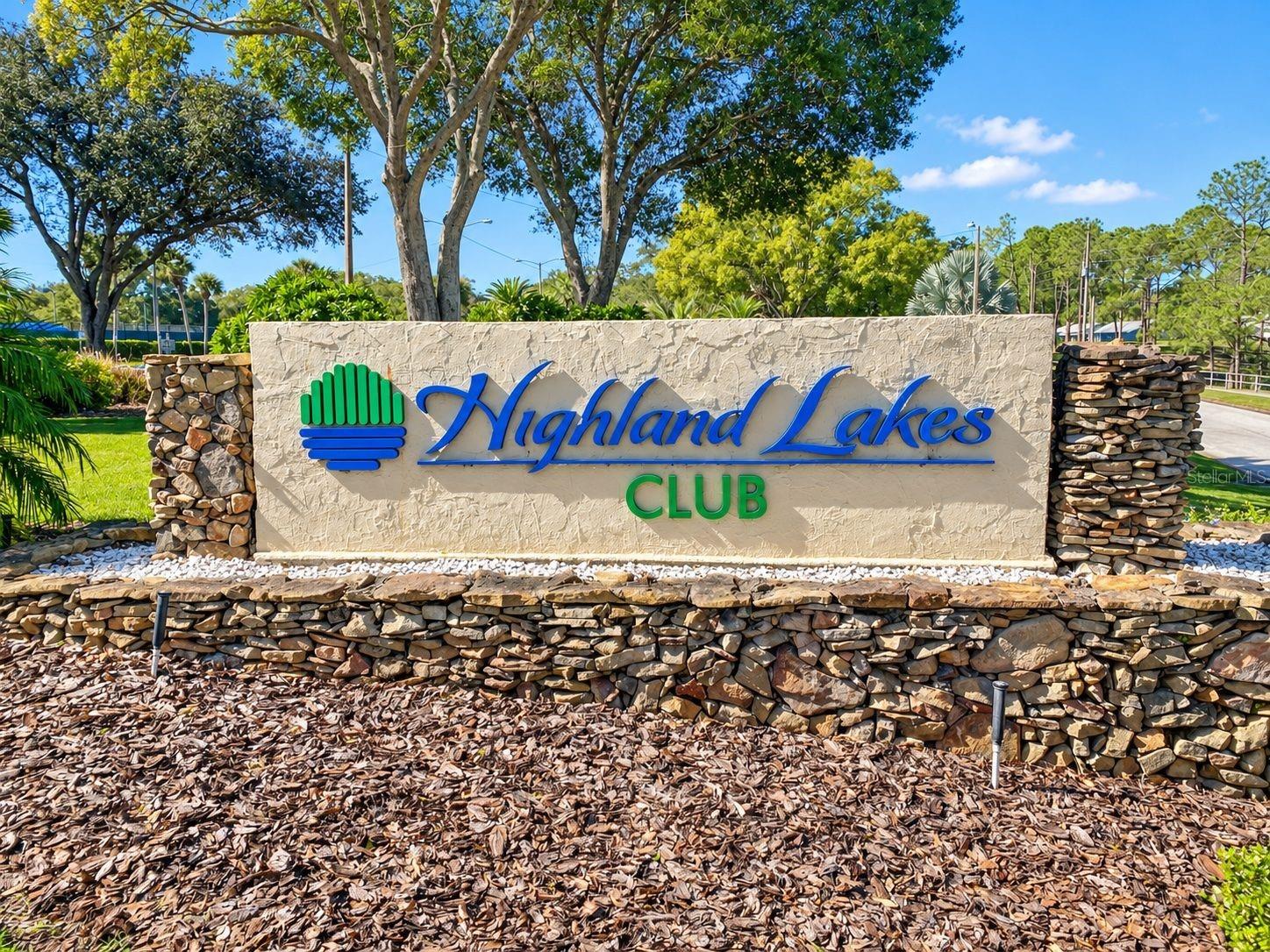 913 SUTTON PLACE, Palm Harbor, FL 34684